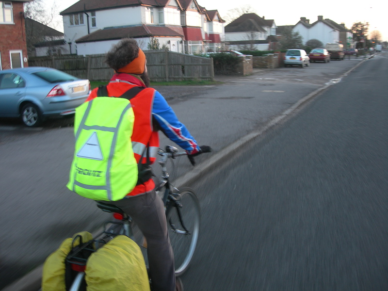 Het wordt al snel lichter. We fietsen door allerlei kleine dorpjes naar Richmond, een buitenwijk van London.