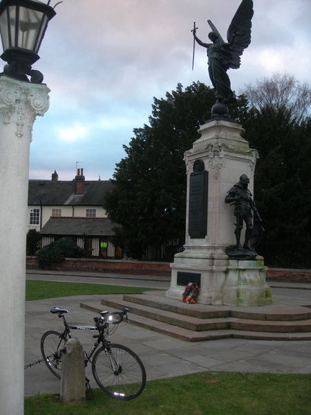 In Colchester staat een mooi monument voor een allegaartje aan oorlogen.