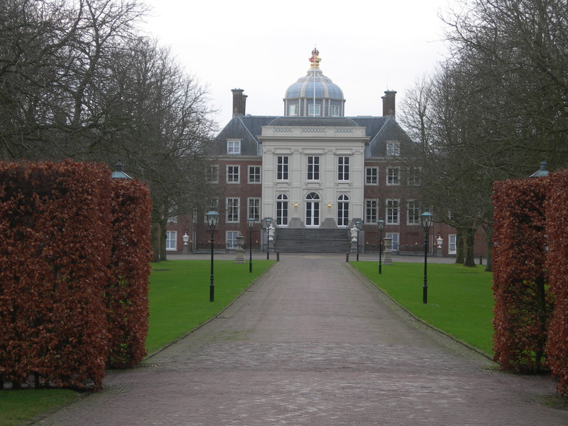 Het paleis van de Koningin. Hierna kom ik in Leiden, waar ik thee drink bij Maarten en Julia.